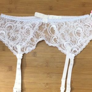 Garter belt XL white lace with tags